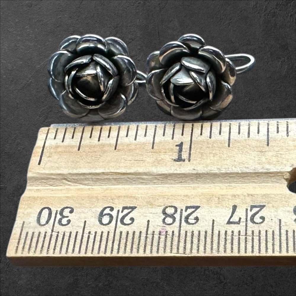 Unmarked Rose Flower Earrings Silver Tone Vintage Screw Back 3D - Picture 7 of 7